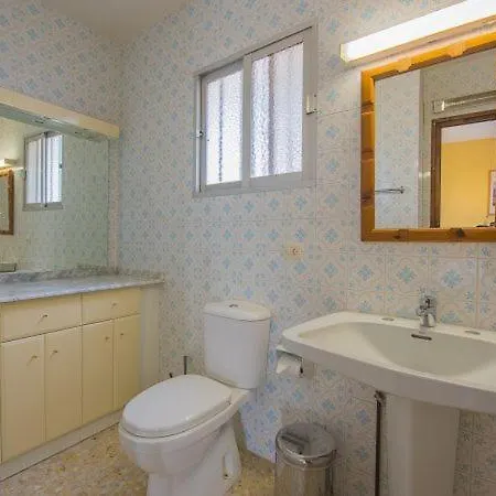 Sleeps 8 Pool 别墅